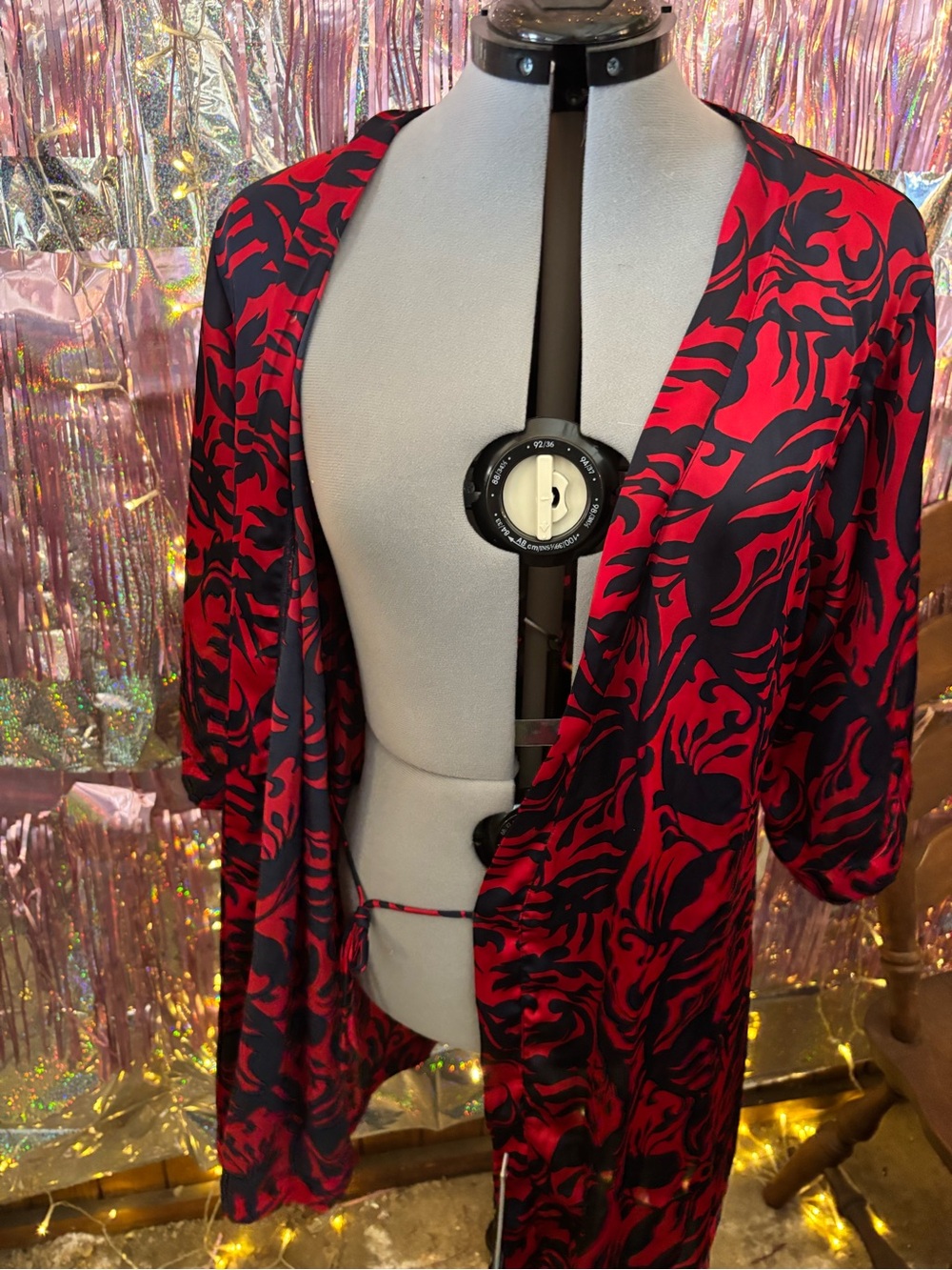 Vintage Satin Robe with Tie Waist - Picture 2 of 7
